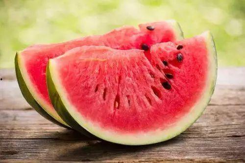 热情吃瓜唐青青,唐青青带你领略娱乐圈风云变幻  第2张